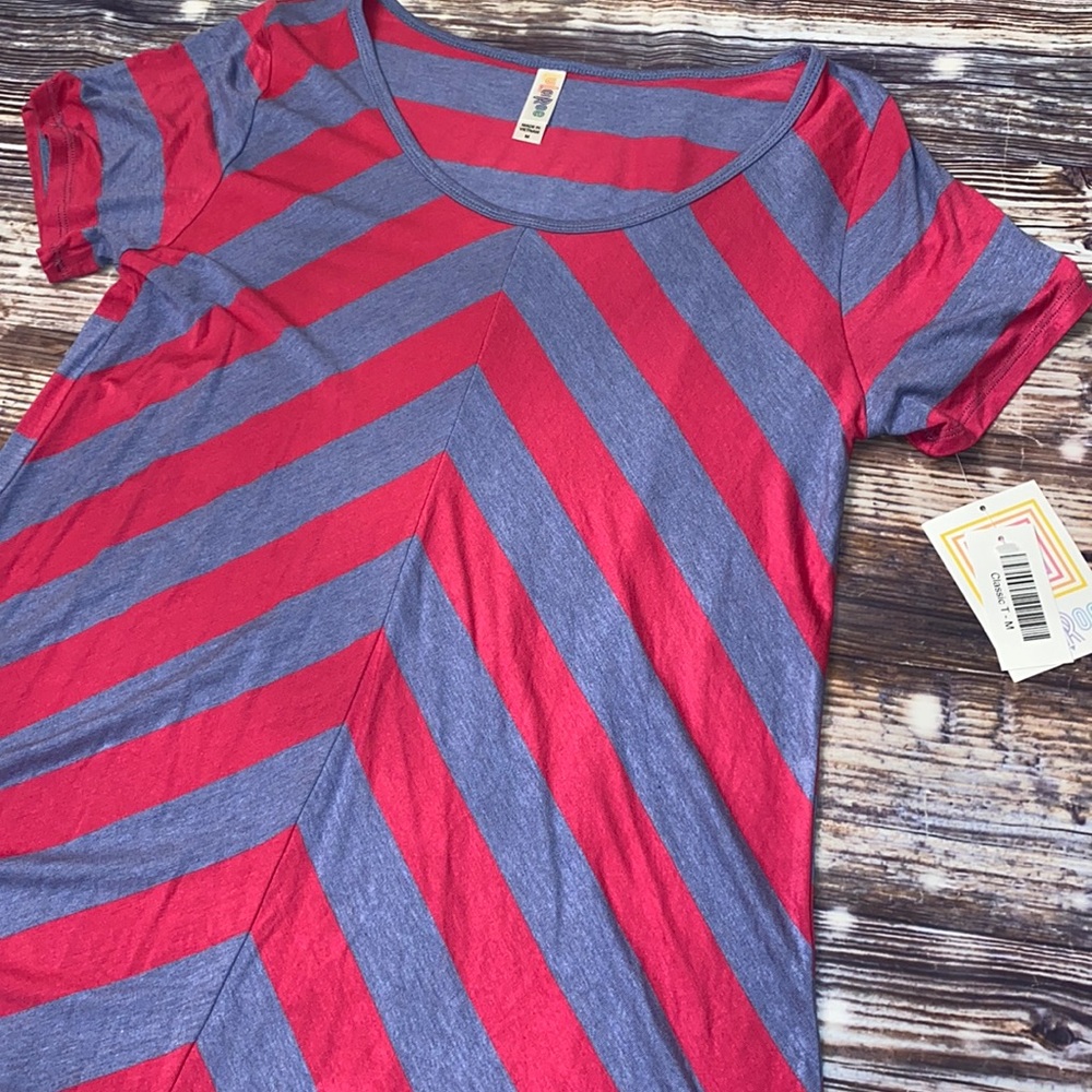 NWT Lularoe classic tee size medium